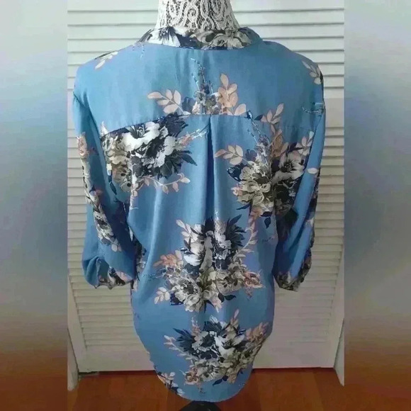 Eclipse Women's Medium Blouse  with Flowered Design - Picture 4 of 6